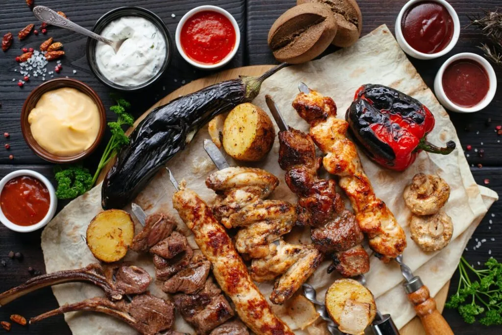 雨でも渋谷でBBQができるお店!当店は室内BBQですので天候関係なくお楽しみいただけます!貸切でのご利用で音響機器やマイク・プロジェクターなどが【無料】でご利用いただけます!