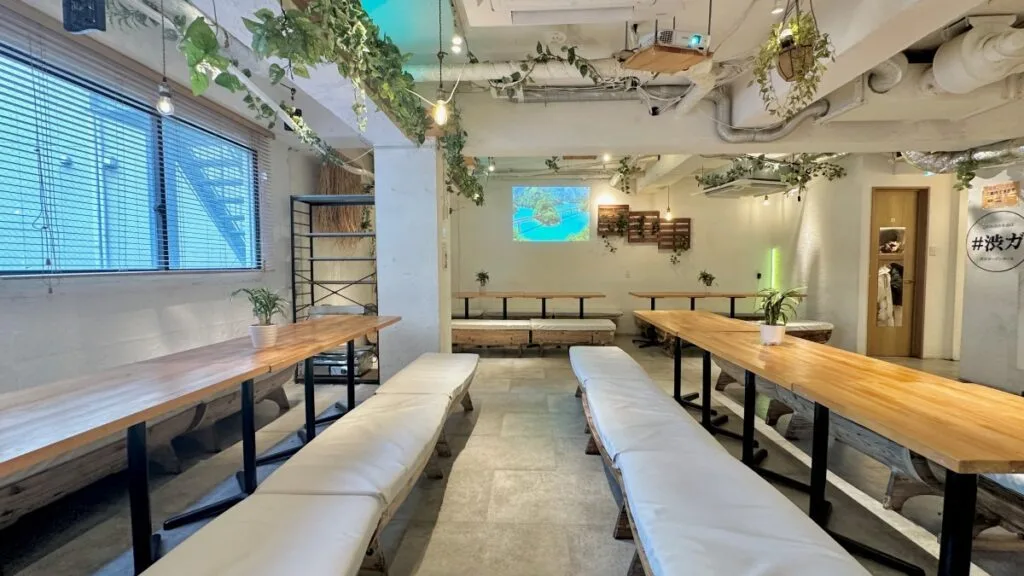 渋谷のお洒落な居酒屋をお探しの方におすすめ『渋谷ガーデンルーム4F』当店は少人数から大人数まで対応可能です!貸切でのご利用ですと音響機器やマイク・プロジェクター・カラオケ・ゲーム機などが【無料】でご利用いただけます!