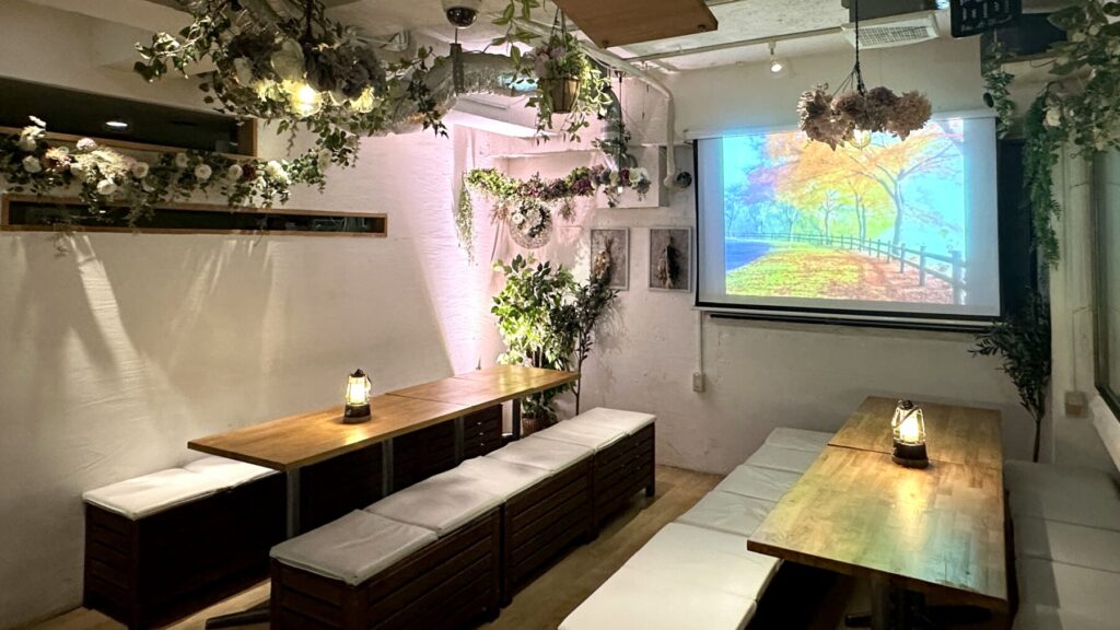 渋谷のお洒落な居酒屋をお探しの方におすすめ『渋谷ガーデンルーム4F』当店は少人数から大人数まで対応可能です!貸切でのご利用ですと音響機器やマイク・プロジェクター・カラオケ・ゲーム機などが【無料】でご利用いただけます!